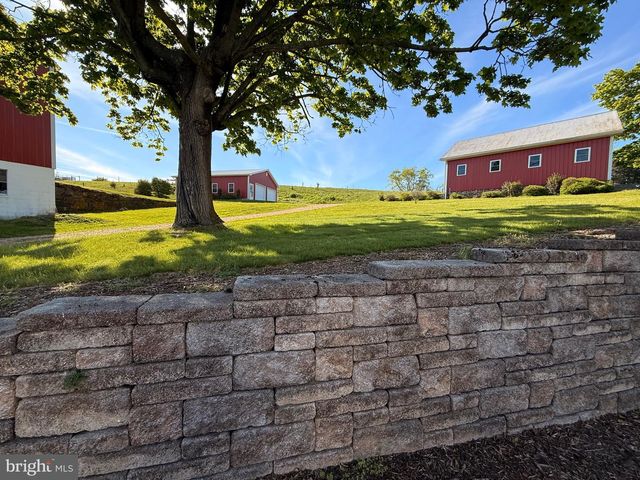 120 N WINDING RD, Wellsville, PA 17365