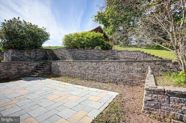 120 N WINDING RD, Wellsville, PA 17365