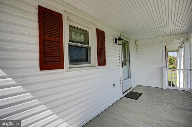120 N WINDING RD, Wellsville, PA 17365