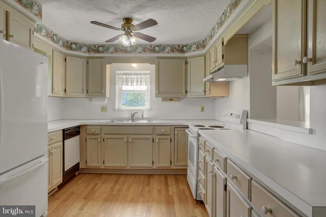 120 N WINDING RD, Wellsville, PA 17365