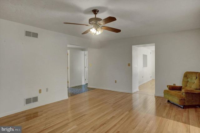 120 N WINDING RD, Wellsville, PA 17365