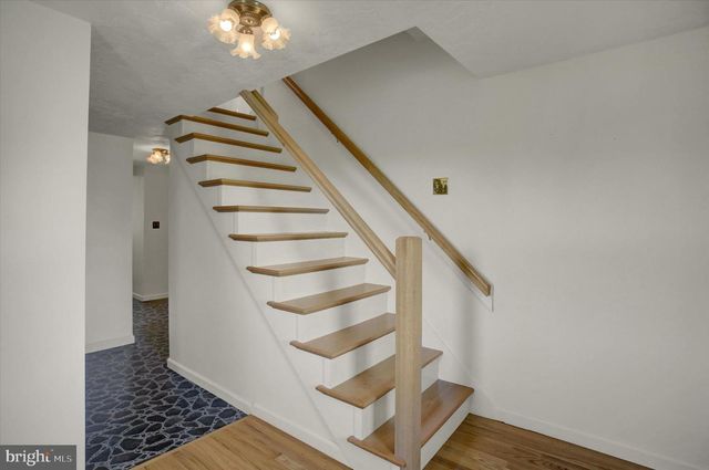 120 N WINDING RD, Wellsville, PA 17365