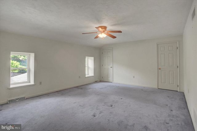 120 N WINDING RD, Wellsville, PA 17365