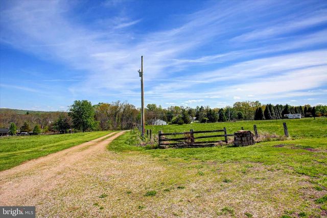120 N WINDING RD, Wellsville, PA 17365