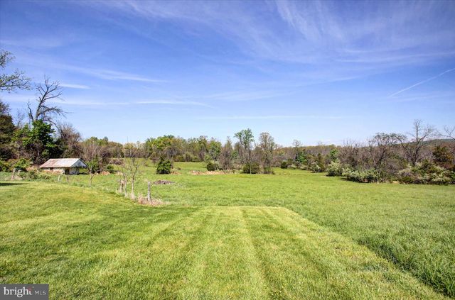 120 N WINDING RD, Wellsville, PA 17365