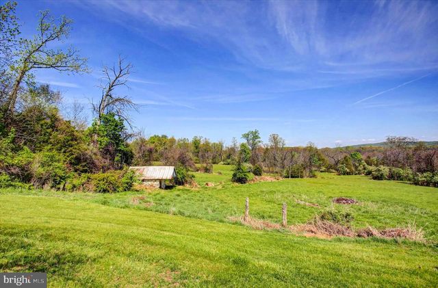 120 N WINDING RD, Wellsville, PA 17365
