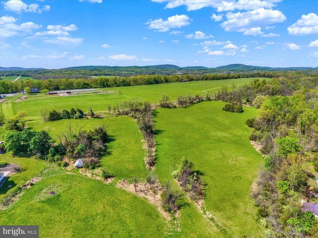 120 N WINDING RD, Wellsville, PA 17365