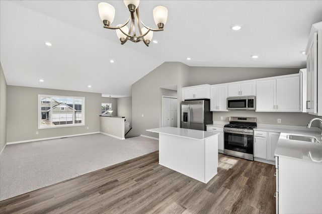 1748 Squirrel Way, New Richmond, WI 54017