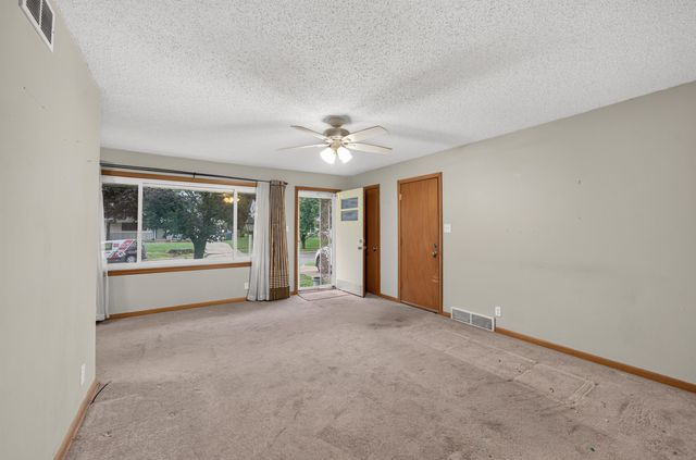 2218 S Elpyco, Wichita, KS 67218