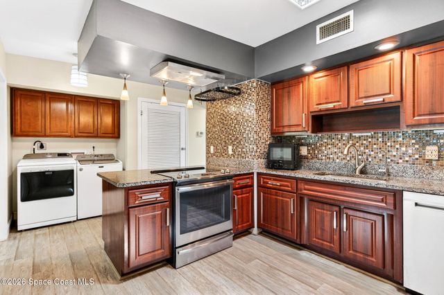 713 NE James Circle NE, Palm Bay, FL 32905