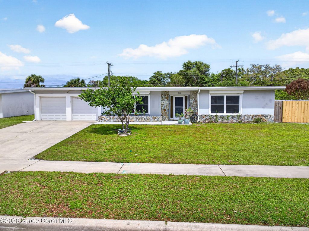 713 NE James Circle NE, Palm Bay, FL 32905
