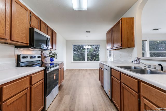 59 Rainy Ave, San Antonio, TX 78240