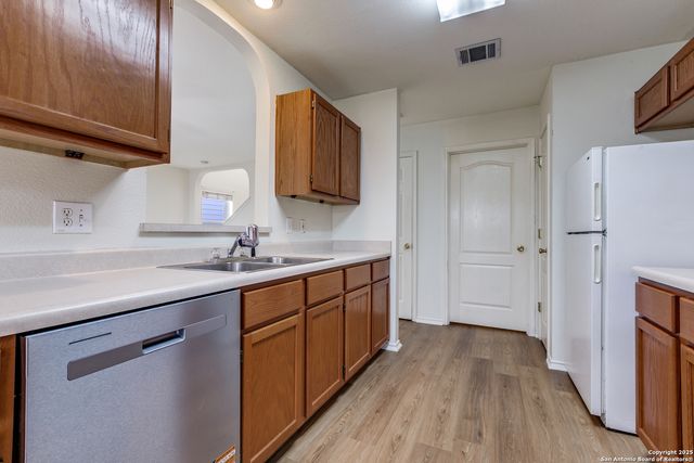 59 Rainy Ave, San Antonio, TX 78240