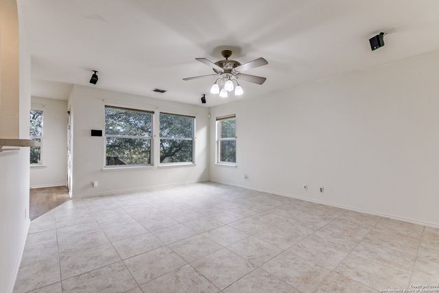 59 Rainy Ave, San Antonio, TX 78240