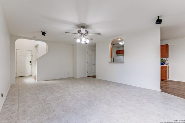 59 Rainy Ave, San Antonio, TX 78240