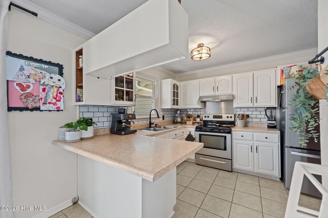 100 Estate Drive, Jacksonville, NC 28540