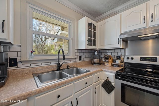 100 Estate Drive, Jacksonville, NC 28540