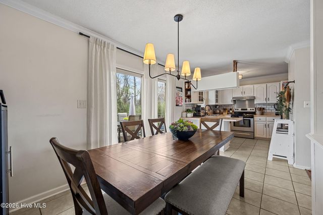 100 Estate Drive, Jacksonville, NC 28540