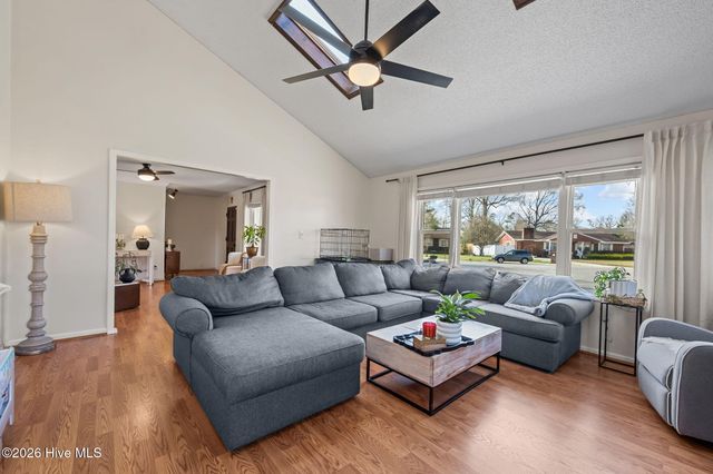 100 Estate Drive, Jacksonville, NC 28540