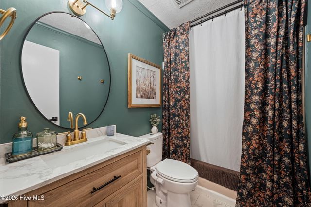 100 Estate Drive, Jacksonville, NC 28540