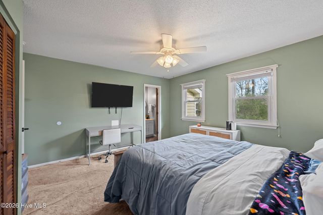 100 Estate Drive, Jacksonville, NC 28540