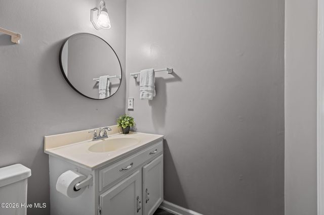 100 Estate Drive, Jacksonville, NC 28540