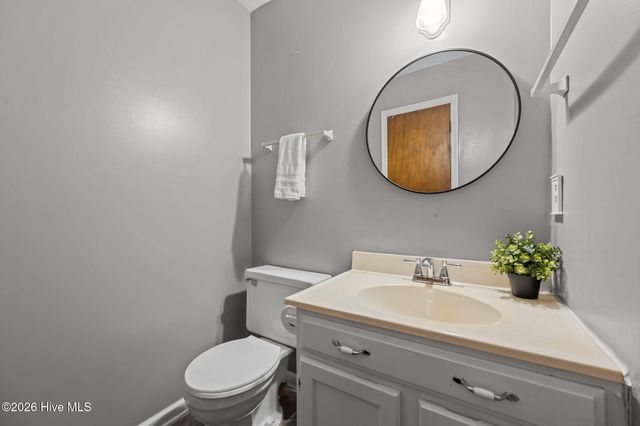 100 Estate Drive, Jacksonville, NC 28540