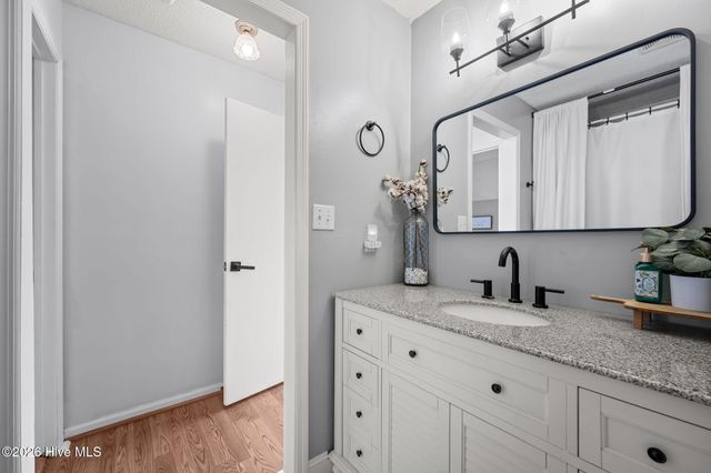 100 Estate Drive, Jacksonville, NC 28540