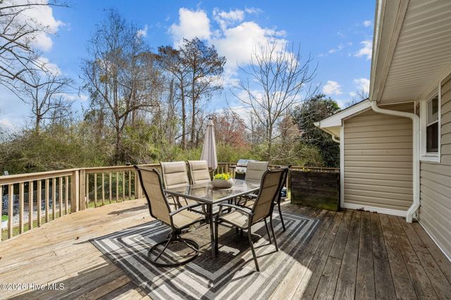 100 Estate Drive, Jacksonville, NC 28540