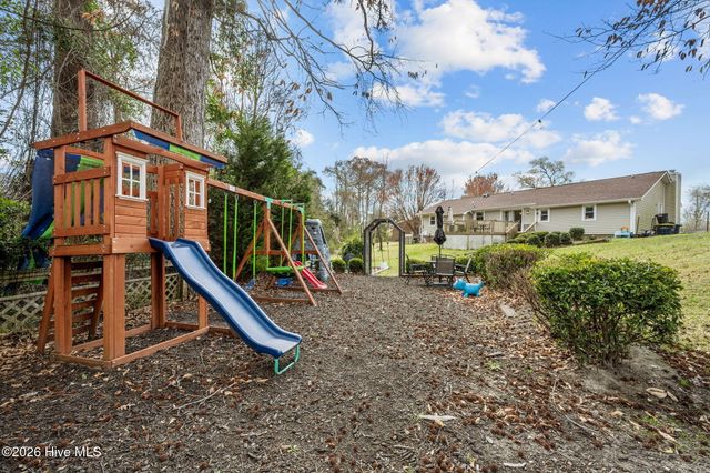 100 Estate Drive, Jacksonville, NC 28540