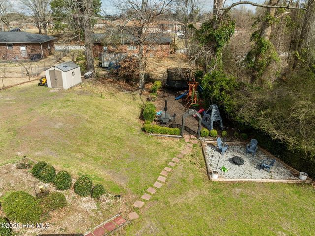 100 Estate Drive, Jacksonville, NC 28540