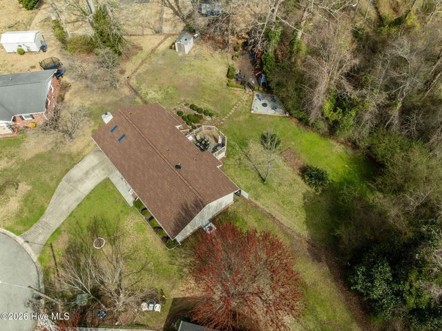 100 Estate Drive, Jacksonville, NC 28540