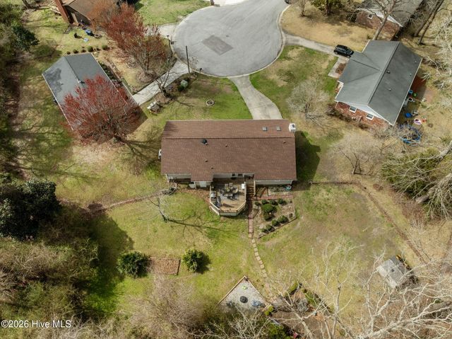 100 Estate Drive, Jacksonville, NC 28540