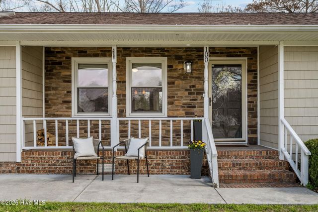 100 Estate Drive, Jacksonville, NC 28540