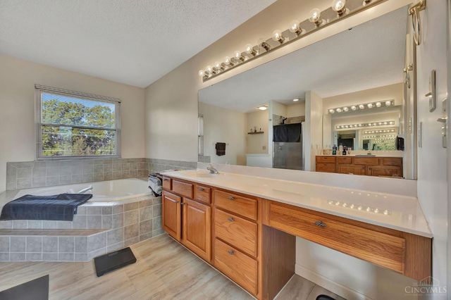 11897 Winston Circle, Forest Park, OH 45240