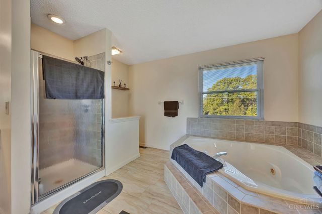 11897 Winston Circle, Forest Park, OH 45240