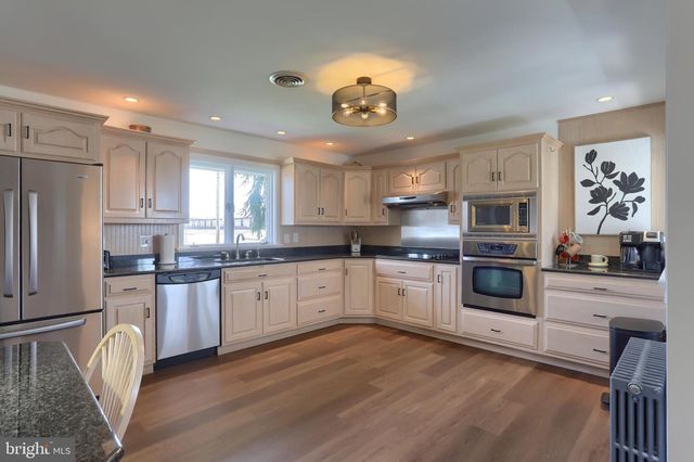 129 S CENTER ST, Cleona, PA 17042