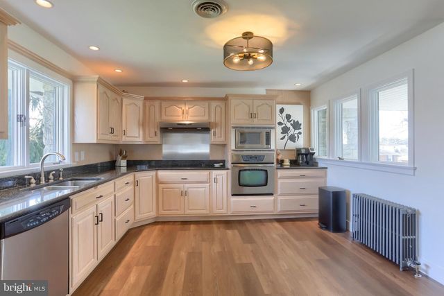 129 S CENTER ST, Cleona, PA 17042
