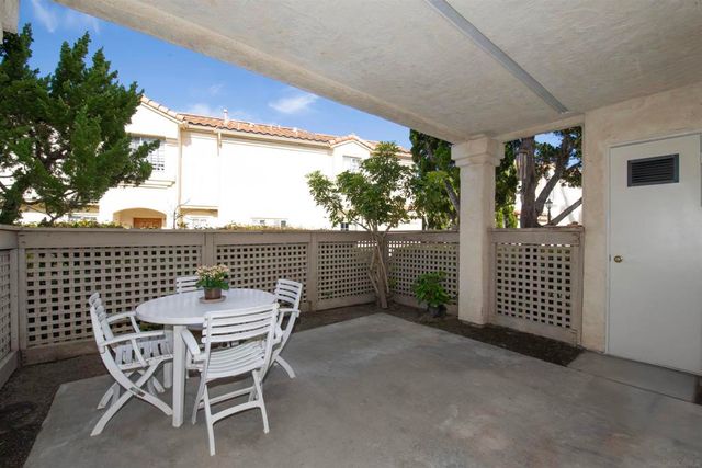 1050 La Tortuga Dr 15, Vista, CA 92081