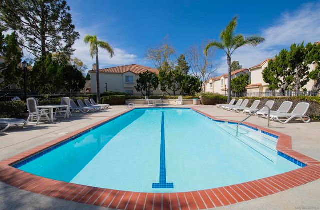 1050 La Tortuga Dr 15, Vista, CA 92081