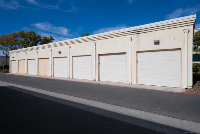 1050 La Tortuga Dr 15, Vista, CA 92081