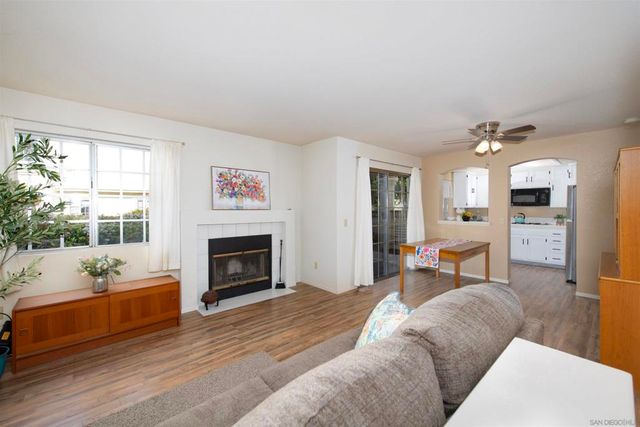 1050 La Tortuga Dr 15, Vista, CA 92081