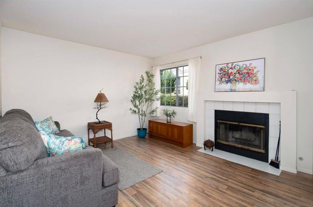 1050 La Tortuga Dr 15, Vista, CA 92081