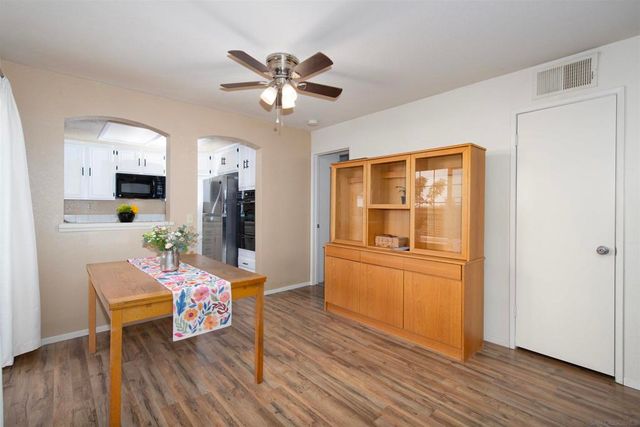 1050 La Tortuga Dr 15, Vista, CA 92081