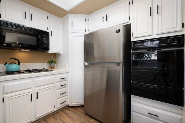 1050 La Tortuga Dr 15, Vista, CA 92081