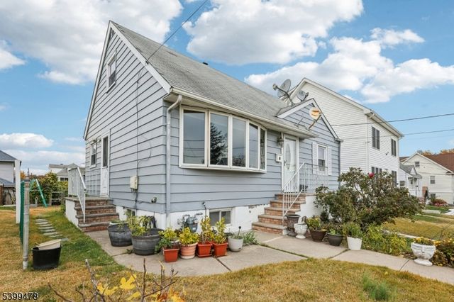 18 Scher Pl, Passaic City, NJ 07055