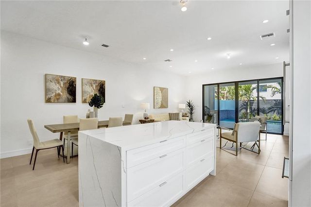 1211 SE 1st Street, Fort Lauderdale, FL 33301