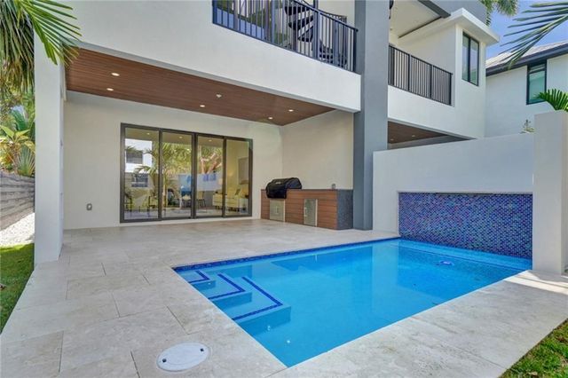 1211 SE 1st Street, Fort Lauderdale, FL 33301