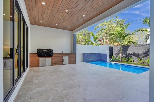 1211 SE 1st Street, Fort Lauderdale, FL 33301