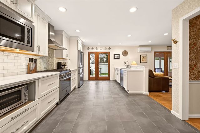 7 Framingham Lane, Pittsford, NY 14534